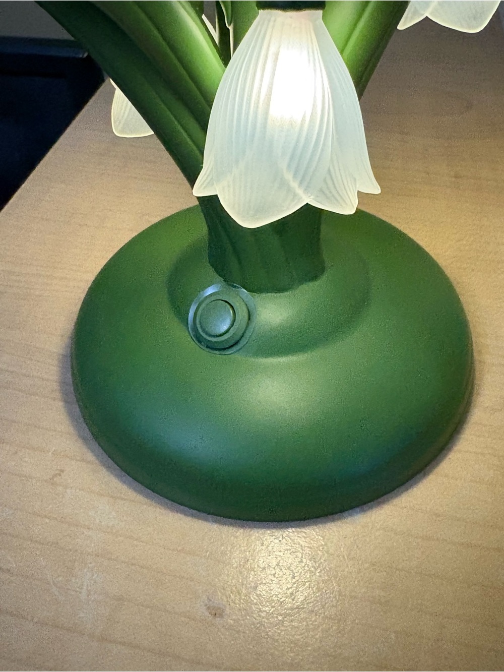 Bath & Body Works Snowdrop Light-Up Pedestal 3-Wick Candle Holder - Picture 6 of 7